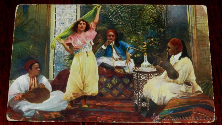 Cartes Postales: ANTIGUA POSTAL DE GRUPO DE ARABES FUMANDO, SERIE 1569 10, POSIBLEMENTE MARRUECOS, CIRCULADA.