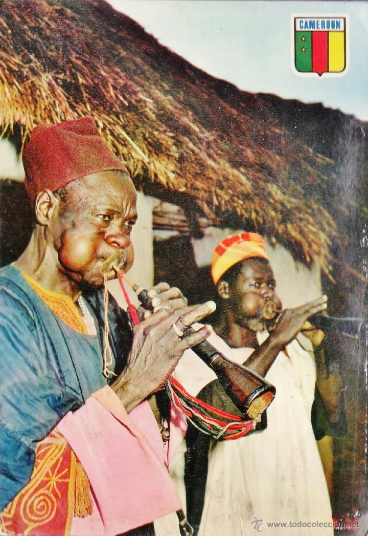 Cartoline: camerun - musicos con instrumentos populares en el poblado - musica - nueva - a&ntilde;os 70 -