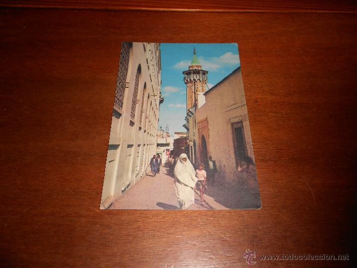 Postkarten: POSTAL DE TUNEZ: RUE SIDI BEN AROUS (CIRCULADA A&Ntilde;O 1968)