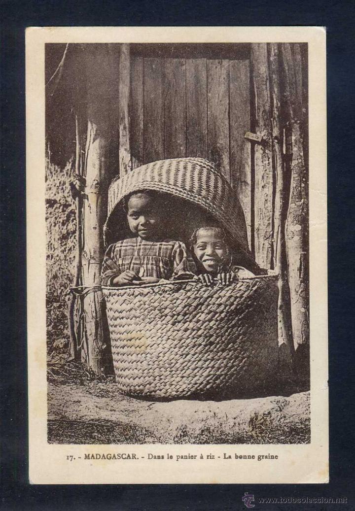 Postais: Madagascar. *Dans le panier &agrave; riz. La bonne graine* Nueva.