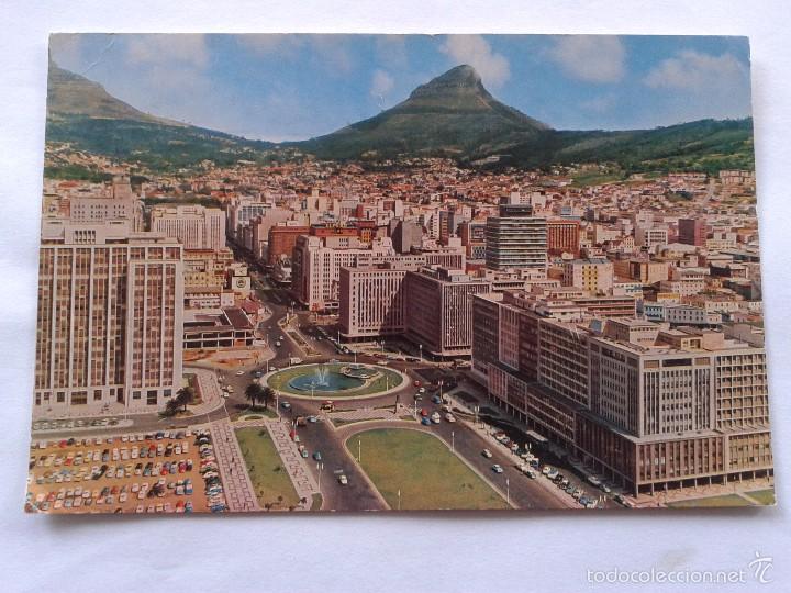 Postcards: POSTAL -- CAPE TOWN WITH LION,S HEAD IN BACKGROUND -- CIRCULADA --