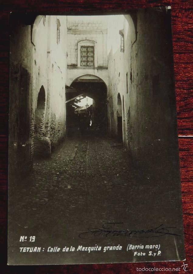 Postales: FOTO POSTAL DE TETUAN, CALLE DE LA MEZQUITA GRANDE, BARRIO MORO, FOTO S. Y P. N. 19, NO CIRCULADA, E