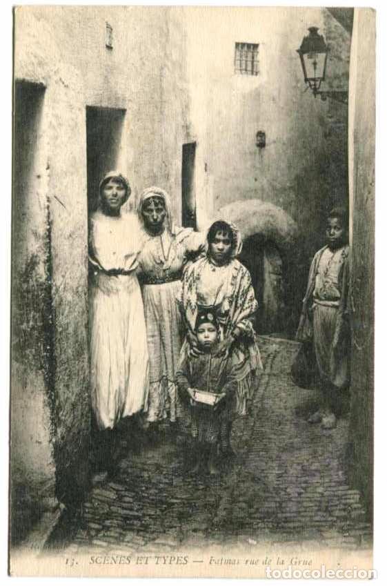 Postcards: Marruecos 1913. Familia en la calle de La Grue. Fatmas rue de la Grue. 13 Nuonaelle
