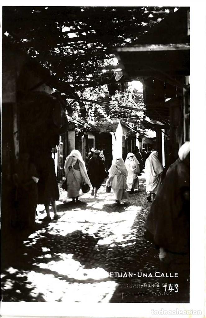 Cartes Postales: MARRUECOS TETUAN  UNA CALLE POSTAL FOTOGRAFICA SIN EDITOR