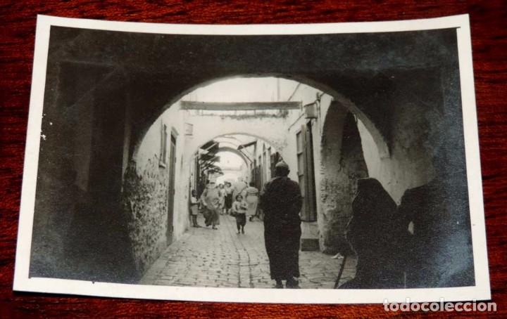 Postcards: Fotografia de Tetuan, Agosto en 1955, mide 9 x 6 cms. Escrita por el reverso.