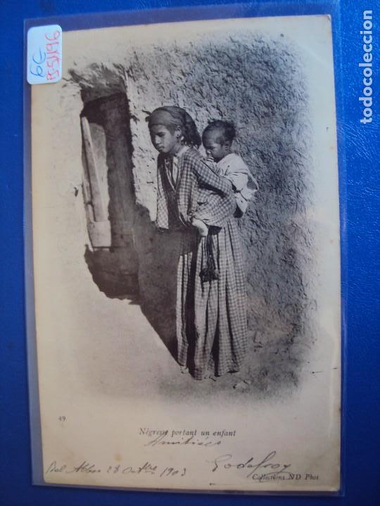 Cartoline: (PS-51196)POSTAL DE NEGRESSE PORTANT UN ENFANT