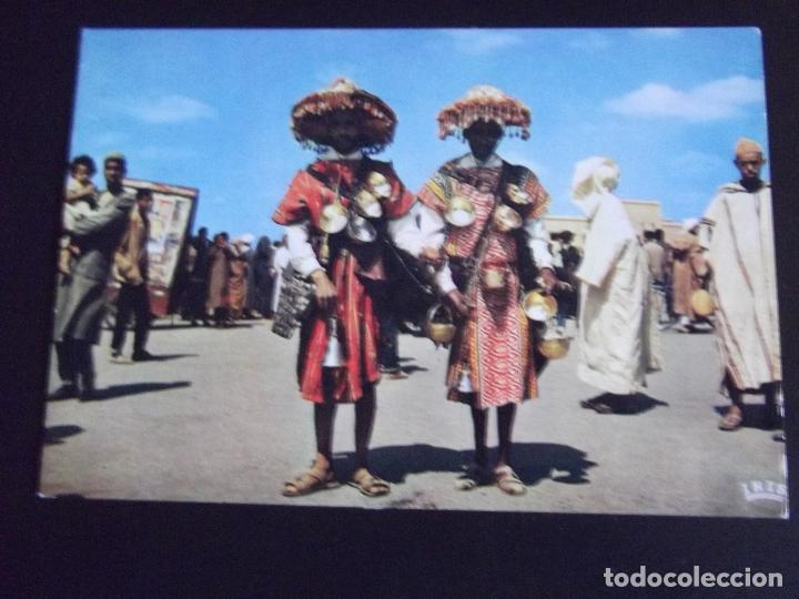 Postales: AFRICA-V45-MARRUECOS-NO ESCRITA-SCENES ET TYPES-95.003.60-PORTEURS D'EAU