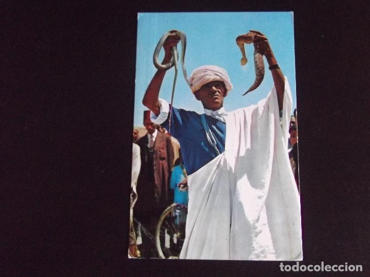 Postales: AFRICA-V45-MARRUECOS-CIRCULADA-N&ordm;707-ENCANTADOR DE SERPIENTES-DLB.17521-XI