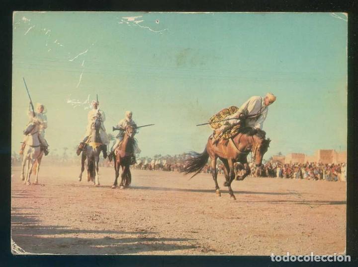Postales: Marruecos. *Sc&egrave;nes et Types du Maroc. Fantasia* Circulada 1983 + Air Mail label.