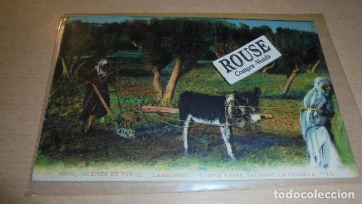 Cartes Postales: 6376 - SCENES ET TYPES - LA BOURAGE - FEMME ARABE TRINANT LA CHARRUE .- LL - 14X9 CM.