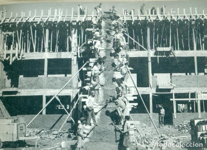 Postais: MARRUECOS TANGER. CURIOSA MANERA DE SUBIR EL HORMIG&Oacute;N EN LAS OBRAS. 1979.