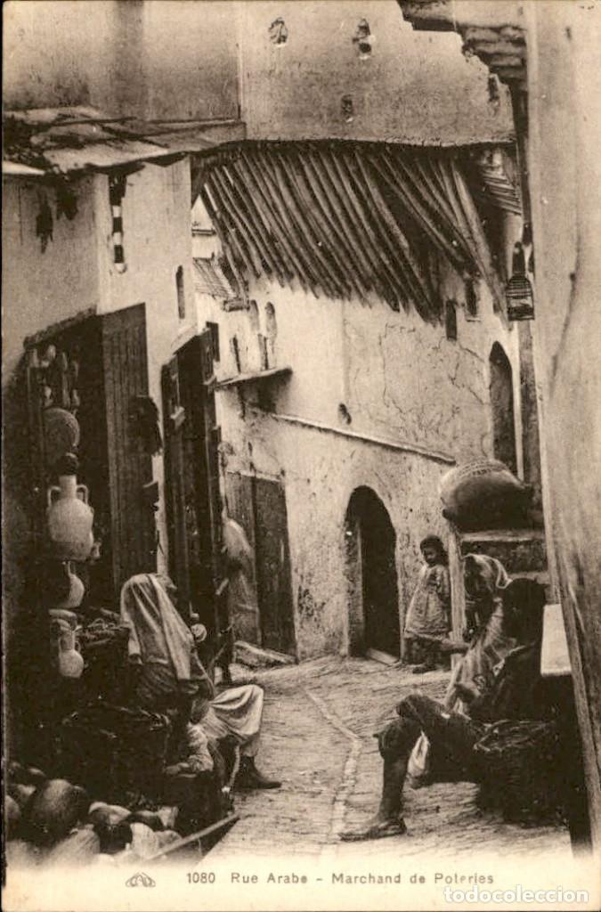 Postkarten: Original - Scenes et types Rue Arabe &ndash; Marchand de Poleries &ndash; Magred &ndash; 14 x 9 cms - CPA