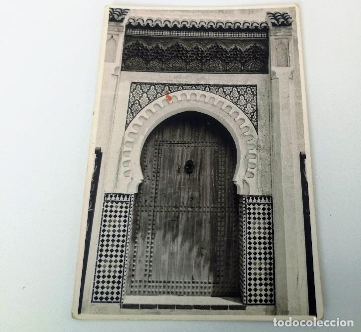 Cartes Postales: ANTIGUA POSTAL DE TETUAN - PUERTA TIPICA - 1956
