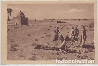 Cartes Postales: POSTAL DE AFRICA. TOUGGOURTH.FUNERAILLES INDIGENES. L'INHUMATION   P-AFyMA-569