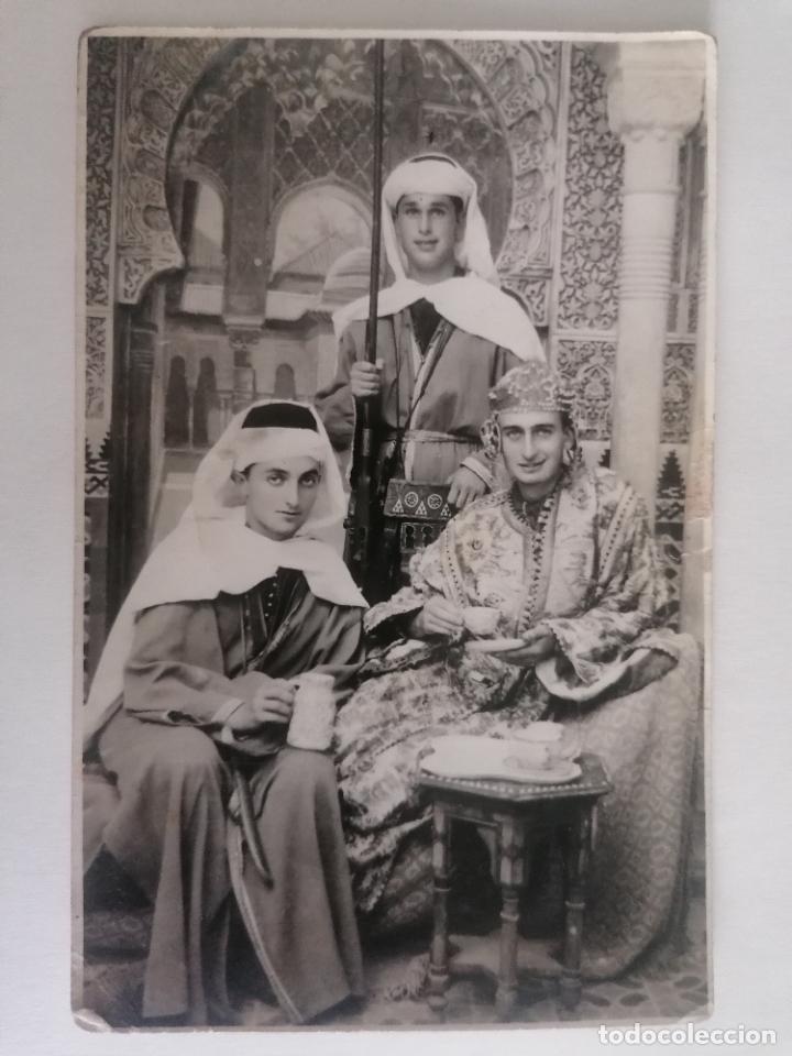 Postales: POSTAL JOVENES ARABES TOMANDO TE - Foto 1