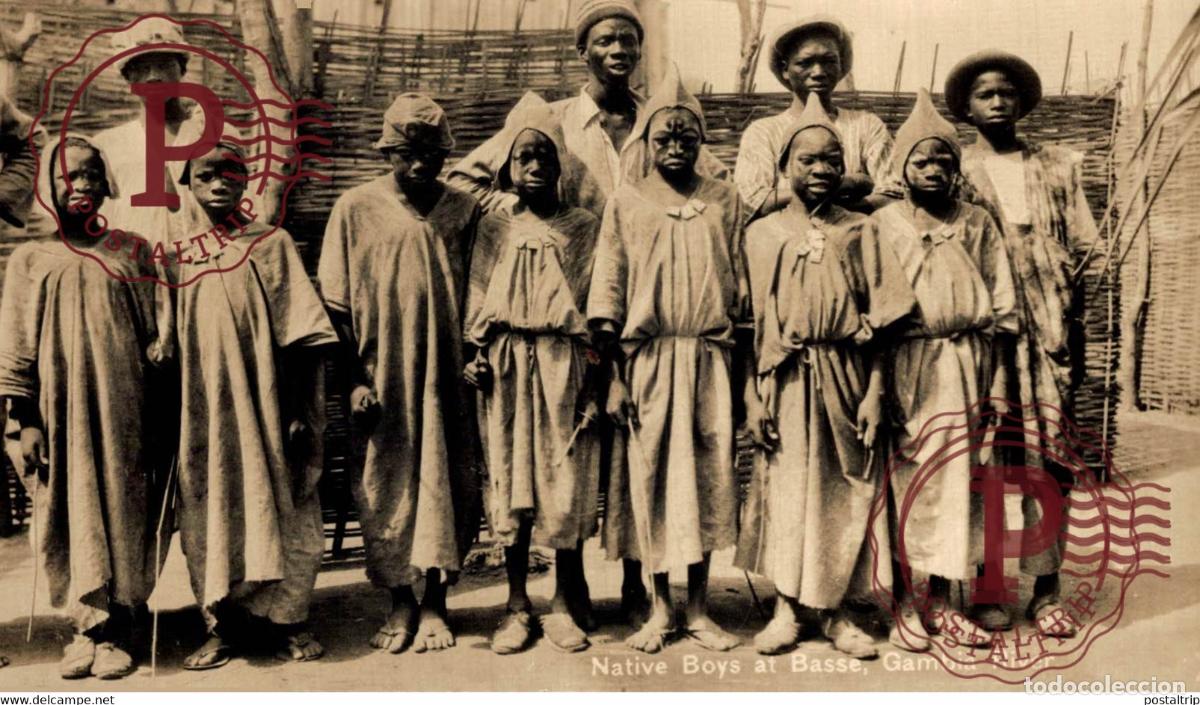 Postales: AFRICA. GAMBIA. NATIVE BOYS AT BASSE, GAMBIA RIVER. RPPC.