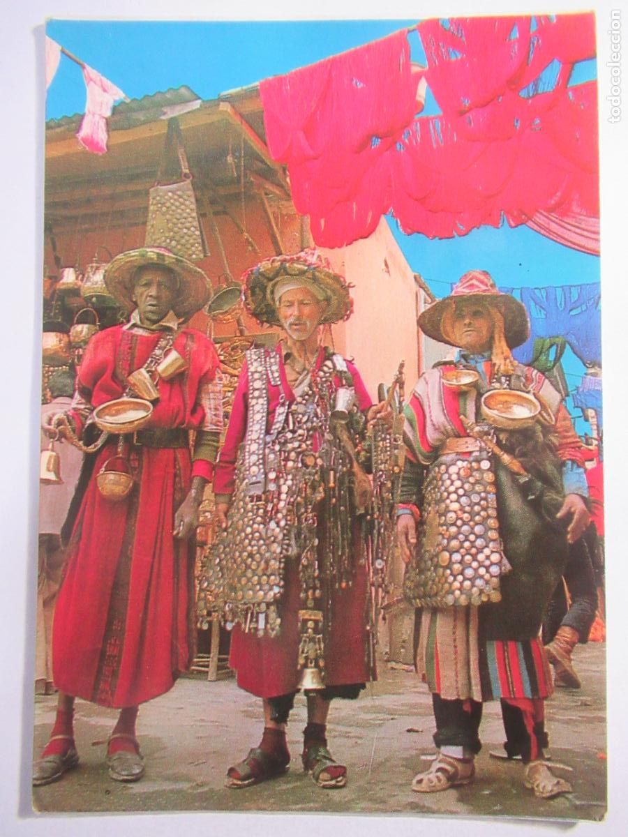 Postales: Marruecos / Maroc - Marrakech - Souk - Teinturies. Vendeurs d'eau - S/C