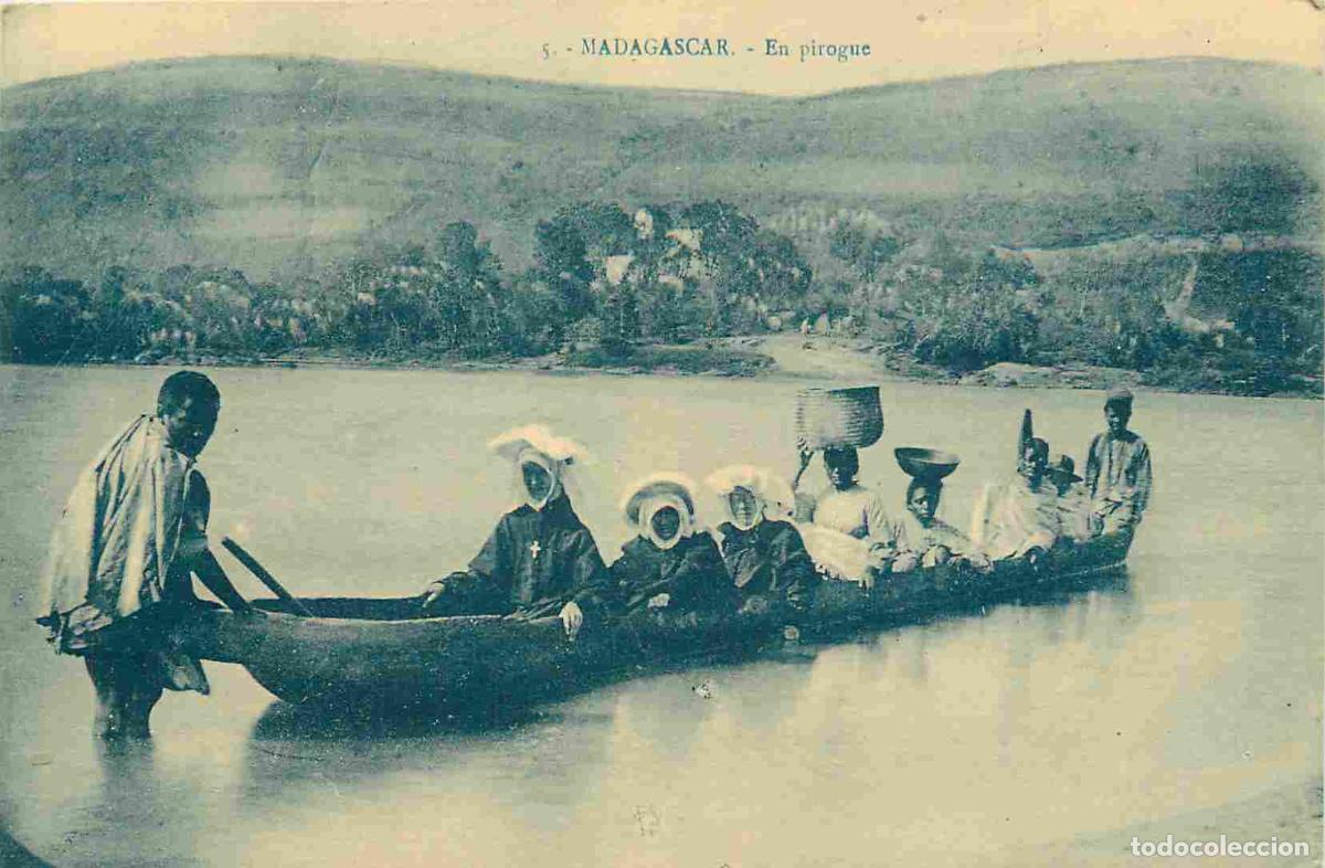Postales: Carte Postale Ancienne - Madagascar - En pirogue - Anim&eacute;e - S�urs Missionnaires - CPA - Voir Scans R