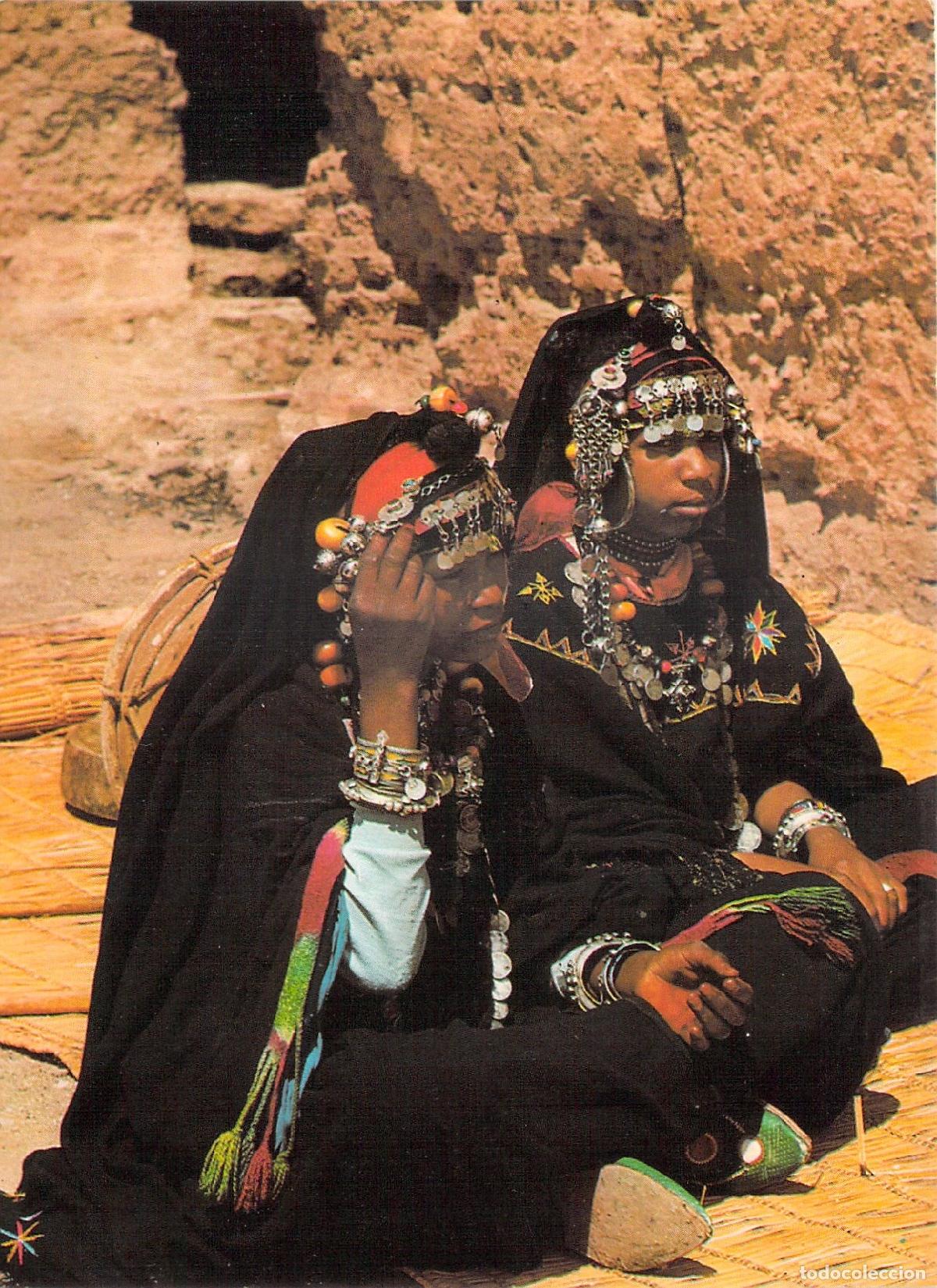 Postales: Postal de Mujeres del Sur de Marruecos en Traje Tradicional