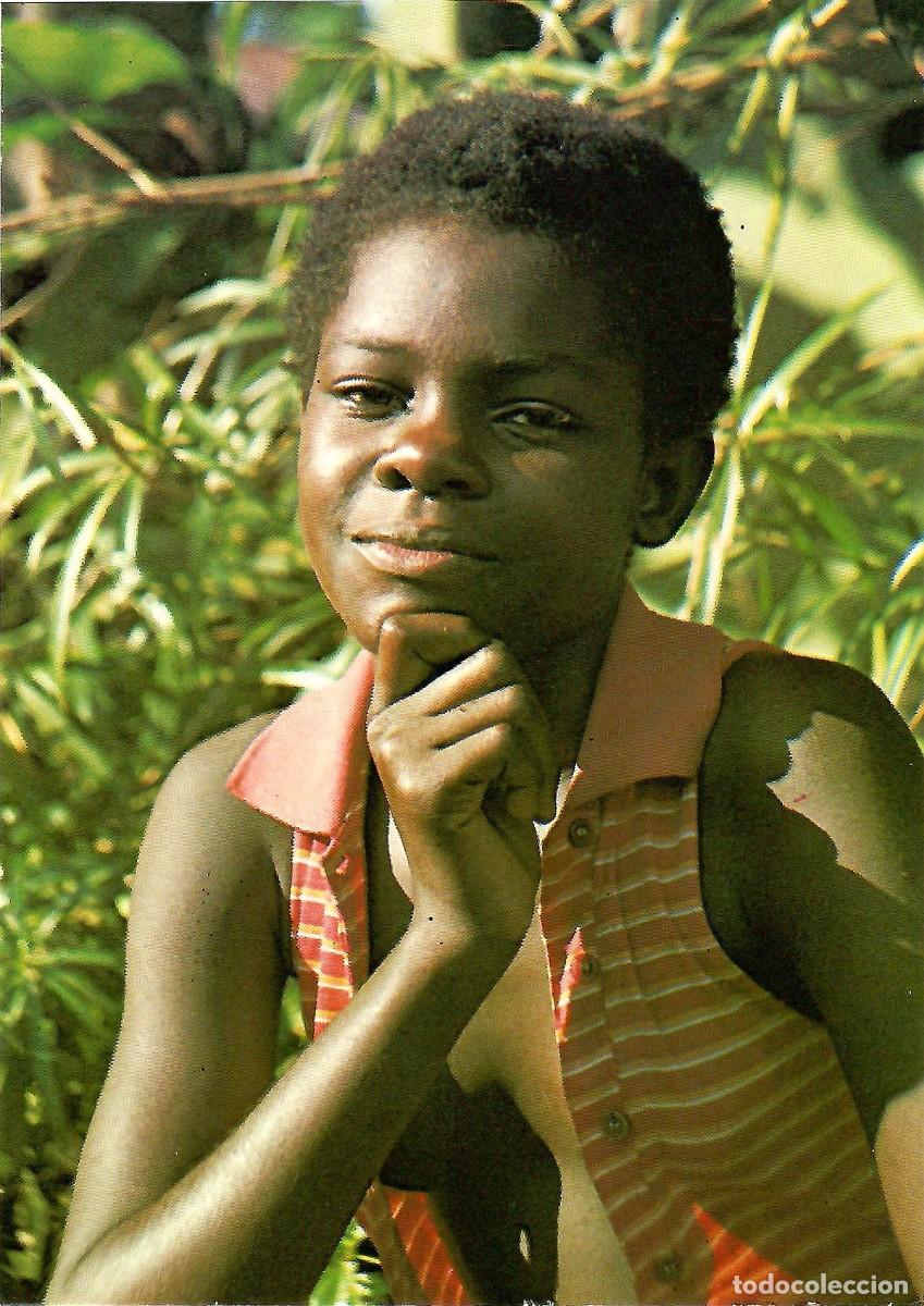 Postales: GUINEA ECUATORIAL. Sonrisa de BATA. Sin circular. ED. GRUPO DE AYUDA A LAS REALISACIONES DE DESARROL