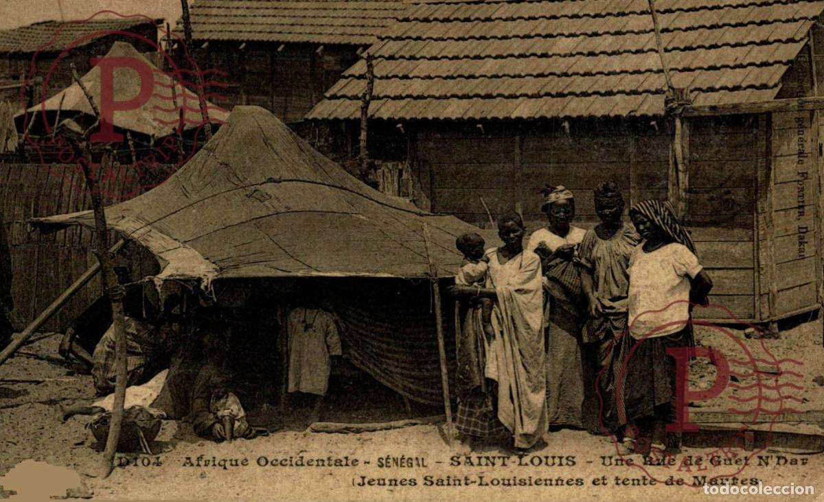 Postales: SENEGAL. Saint-Louis - Rue de Guet NDar. JEUNES SAINT LOUISIENNES ET TENTE DE MAURES.