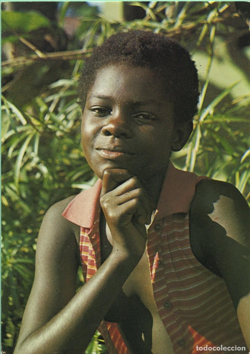 Postales: GUINEA ECUATORIAL. Sonrisa de BATA. Sin circular. ED. GRUPO DE AYUDA A LAS REALISACIONES DE DESARROL