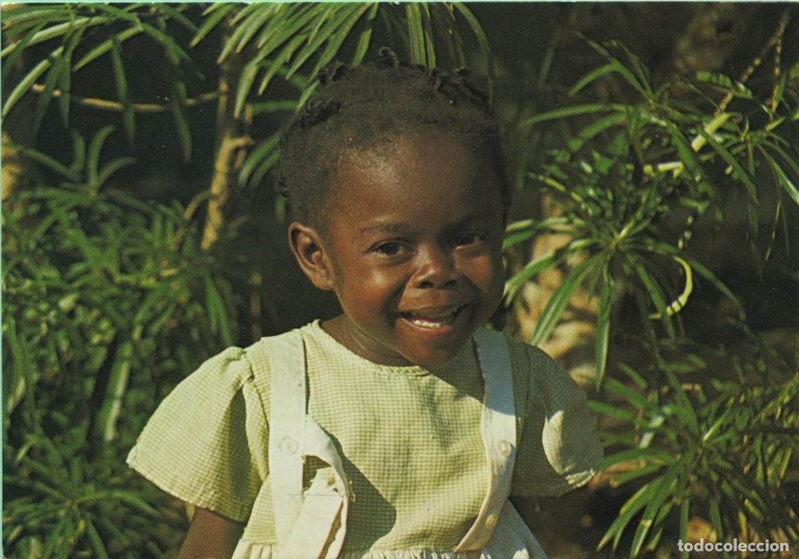 Postales: GUINEA ECUATORIAL. Sonrisa de ni&ntilde;a en BATA. Sin circular. ED. GRUPO DE AYUDA A LAS REALISACIONES