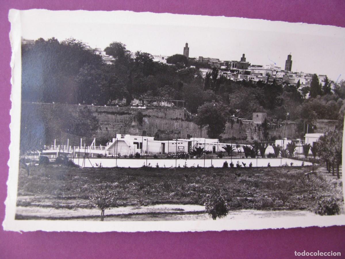 Postales: PEQUE&Ntilde;A POSTAL FOTOGRAFICA DE MARRUECOS. MEKN&Eacute;S. 11X6,5 CM. VUE SUR LA PISCINE ET LA MEDINA.