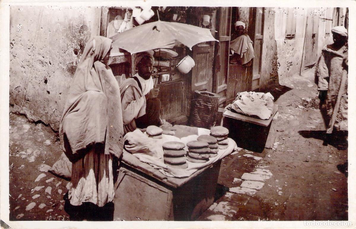 Postales: Postal de Marruecos: El Vendedor de Pan en Marrakech