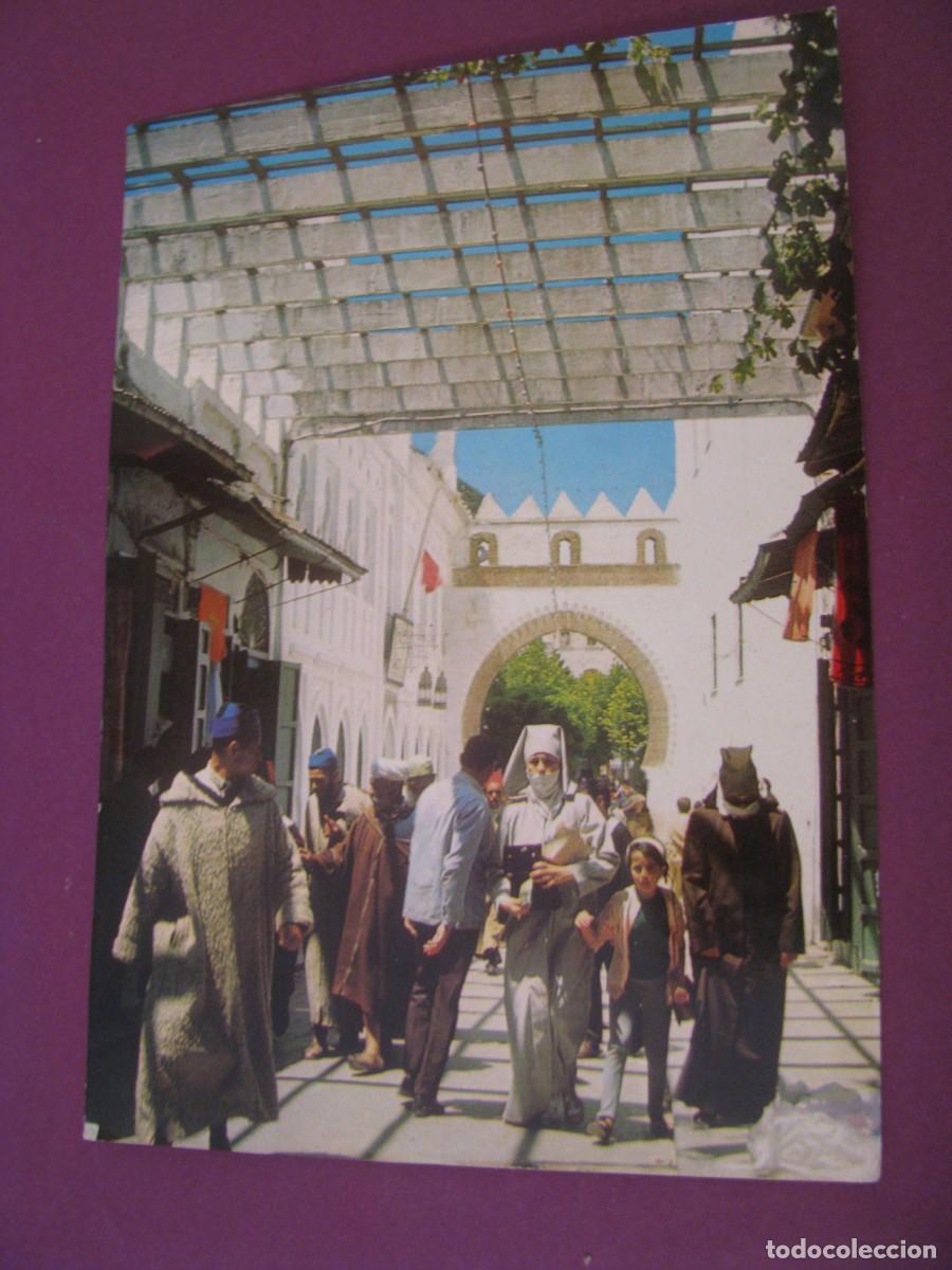 Postales: POSTAL DE TETUAN. CALLE COMERCIO. ED. LIBRERIA ESCOLAR. IMPRESO EN BULGARIA. ESCRITA