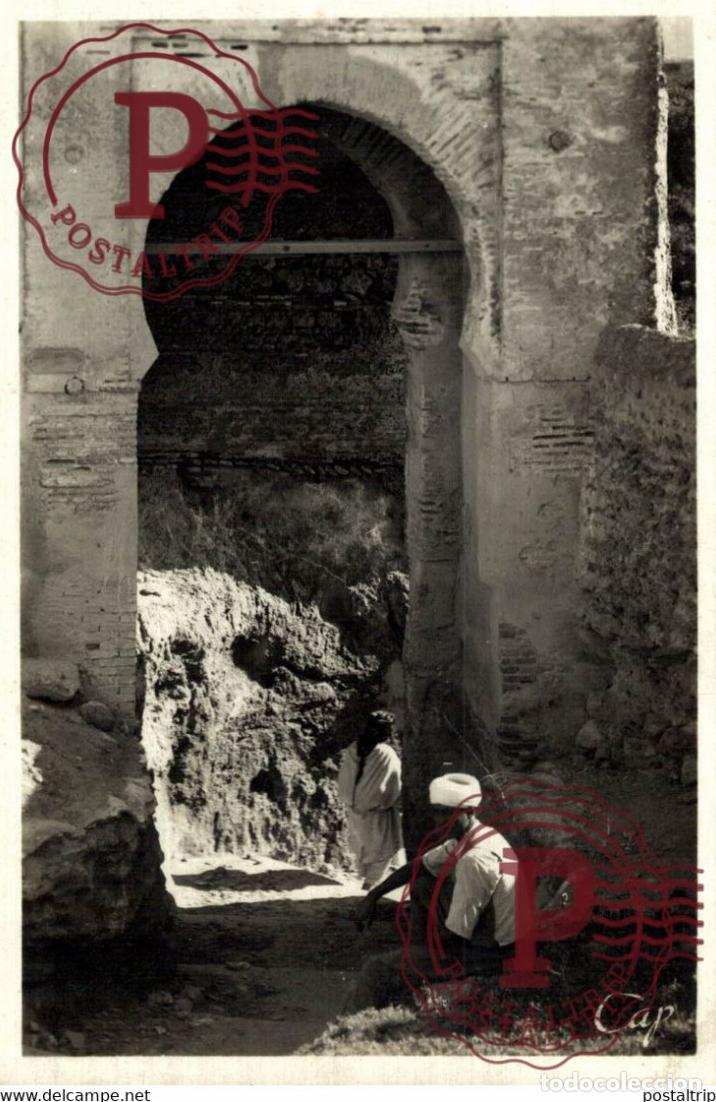 Cartes Postales: RARE CARTE PHOTO TAZA BAB ER RIH PORTE DES VEUTS REGIMENT DE SPAHIS MAROCAINS 3E ESCADRON MAROC MA