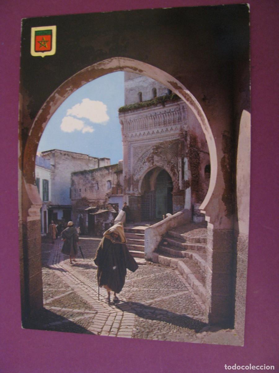 Postales: POSTAL DE MARRUECOS. TETUAN. CALLE ZAMA TARRAK Y PUERTA DEL CEMENTERIO. ESCUDO DE ORO. ESCRITA
