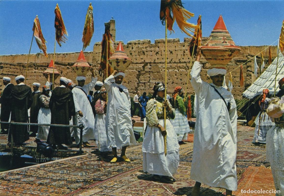 Postales: N&ordm; 90006-Escenas y paisajes de Marruecos. Procesi&oacute;n en Manage (regi&oacute;n de Ouarzazate). Sin circular.