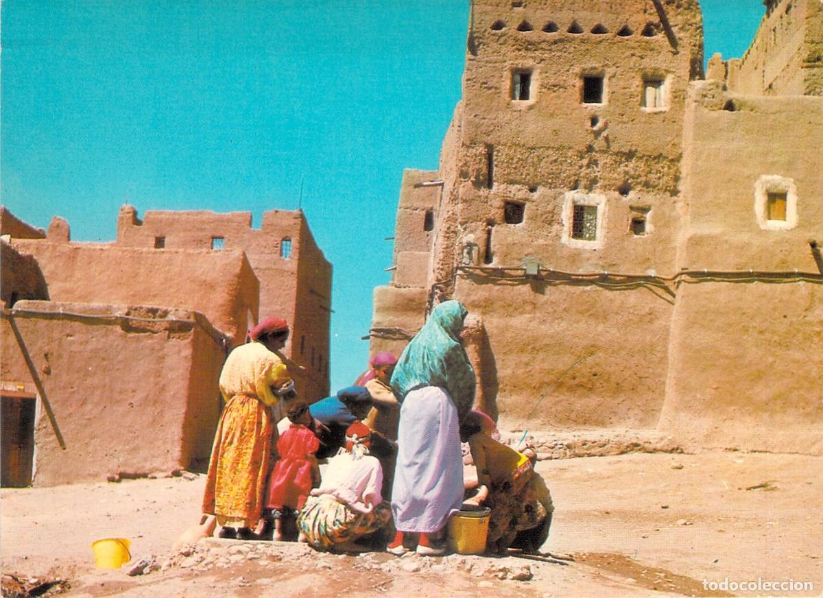Postales: Postal de Zagora, Marruecos: Mujeres recogiendo agua en el desierto