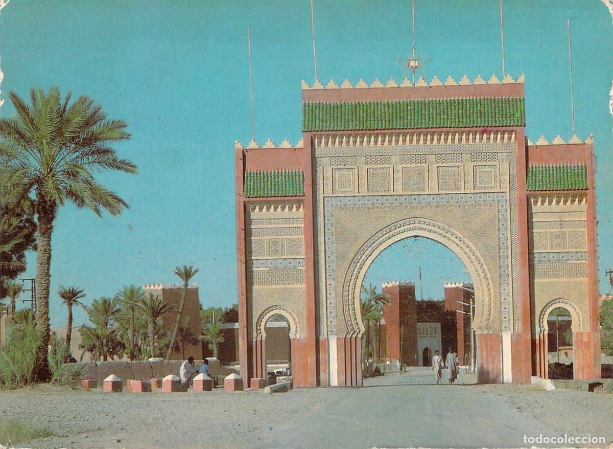 Postales: Postal de la emblem&aacute;tica puerta monumental en Rissani, Marruecos