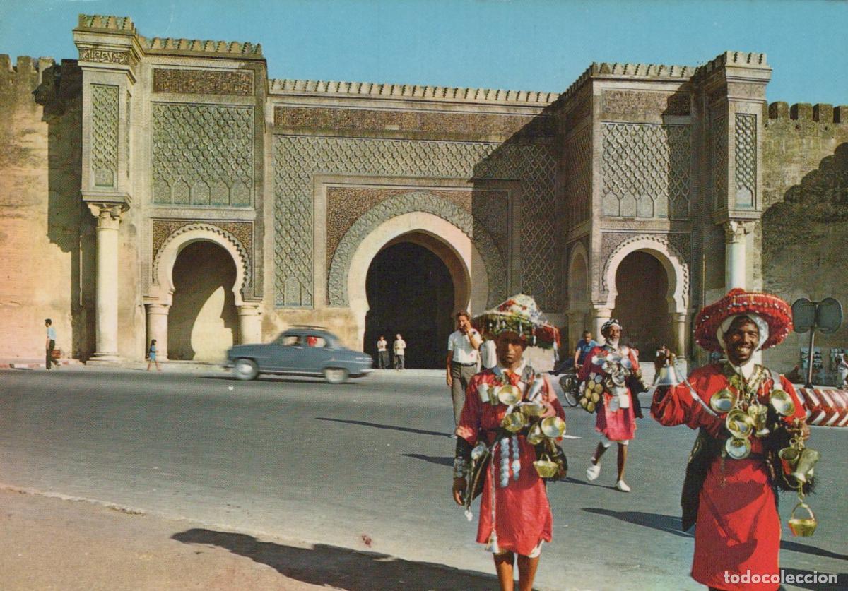 Cartes Postales: Morocco Meknes Maroc Bab El Mansour Porte Monumentale Avec Vendeurs D *YAG549