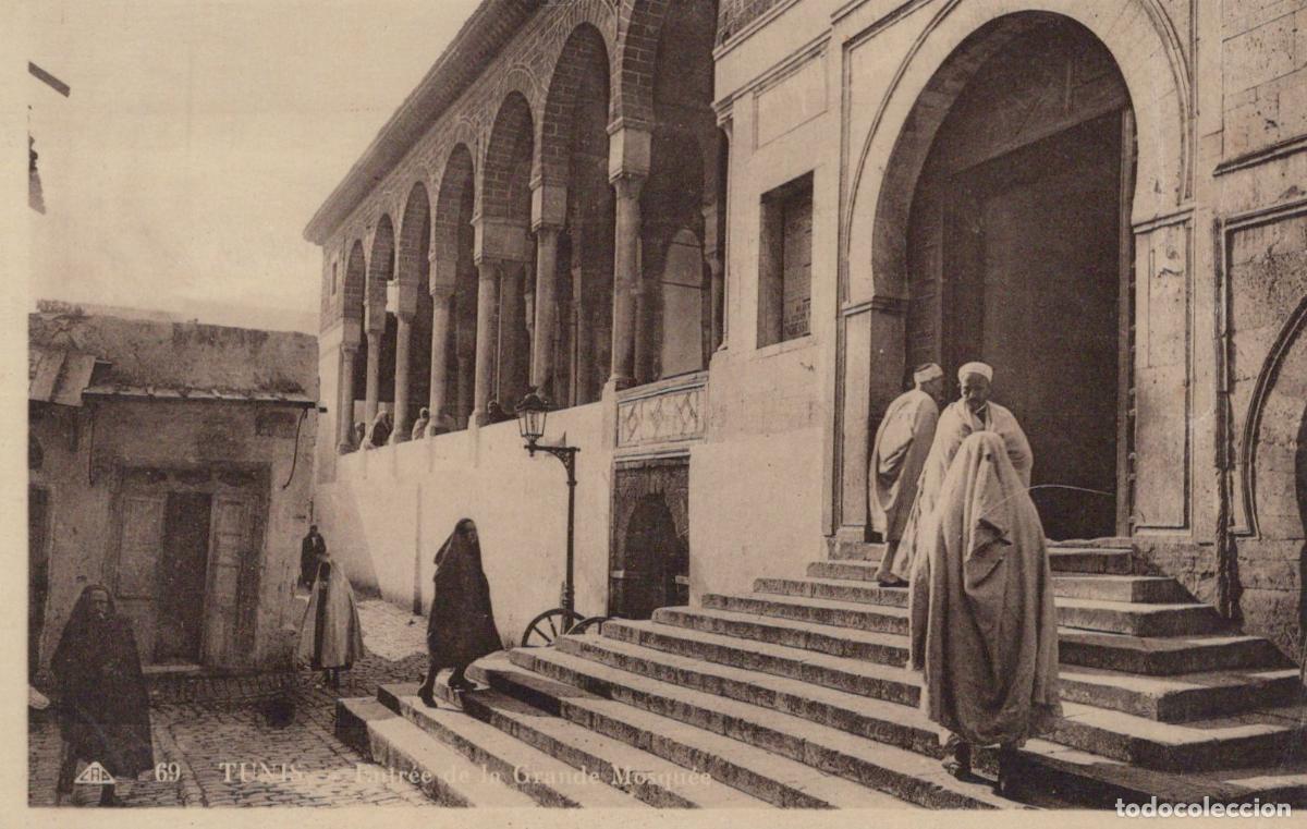 Cartes Postales: Tunis Great Mosque Entrance with Arches and Traditional Figures *YAG718