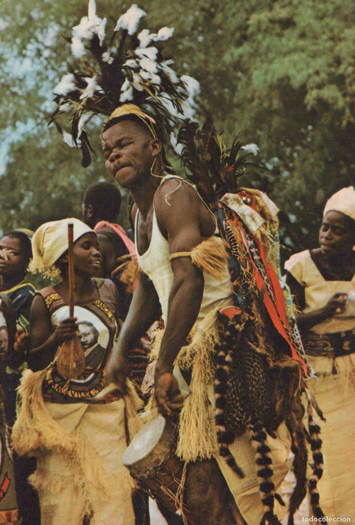 Cartes Postales: Gabon Libreville Sc&egrave;ne Culturelle Joueur de Tam Traditionnel *YAG557
