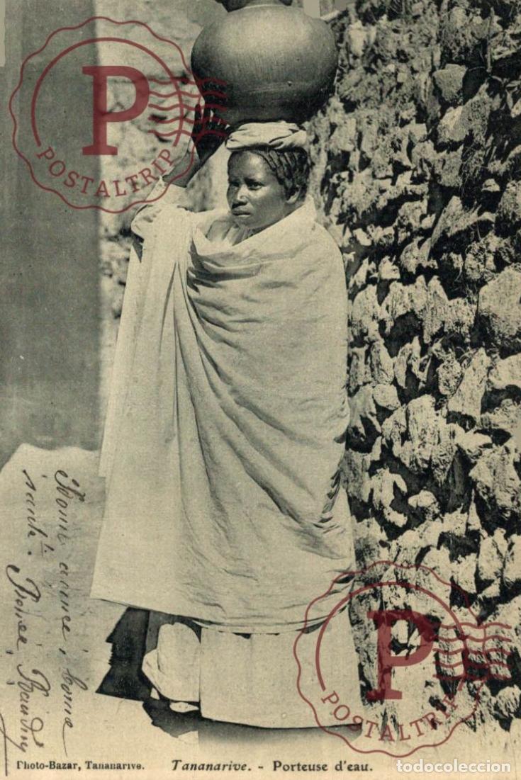 Postales: MADAGASCAR. TANANARIVE porteuse deau