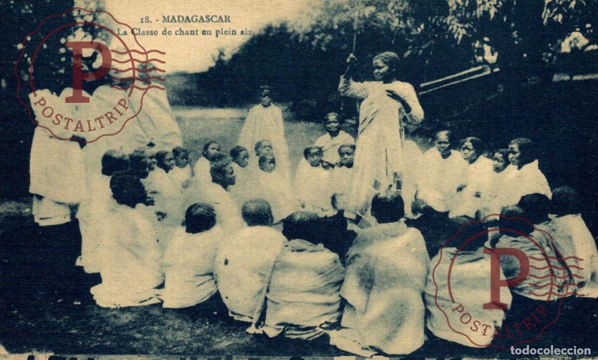 Postales: MADAGASCAR. La Classe de chant en plein air
