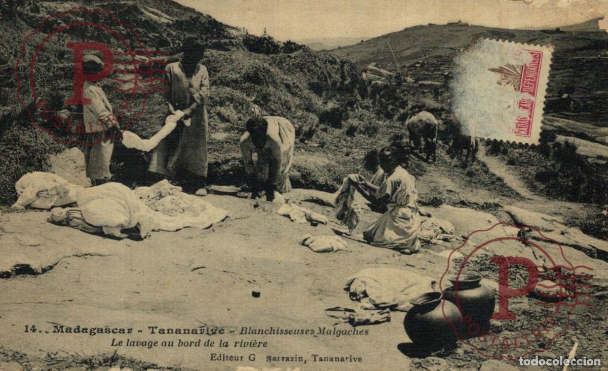 Postales: MADAGASCAR. TANANARIVE BLANCHISSEUSES MALGACHES LE LAVAGE AU BORD DE LA RIVIERE