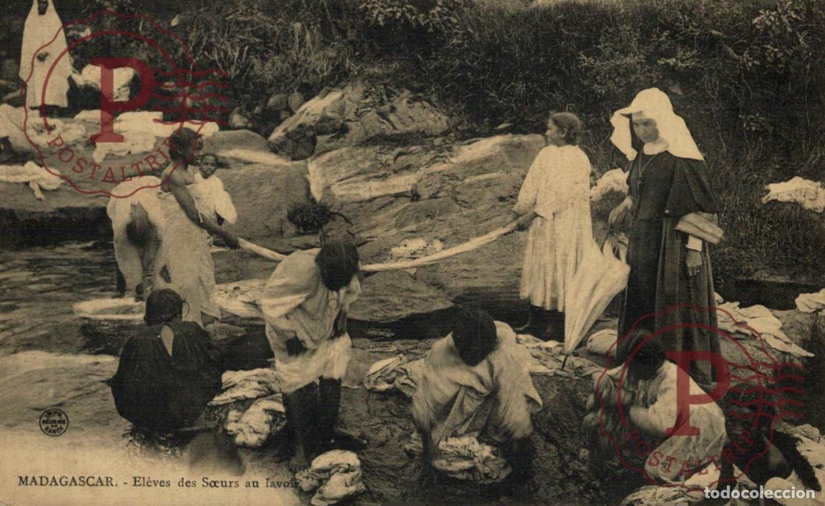 Postales: MADAGASCAR. El&egrave;ves des Soeurs au lavoir