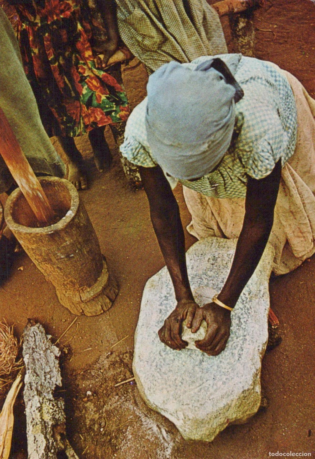 Postales: Malawi Africa Moliendo El Mijo People Daily Life Unposted *YAK849