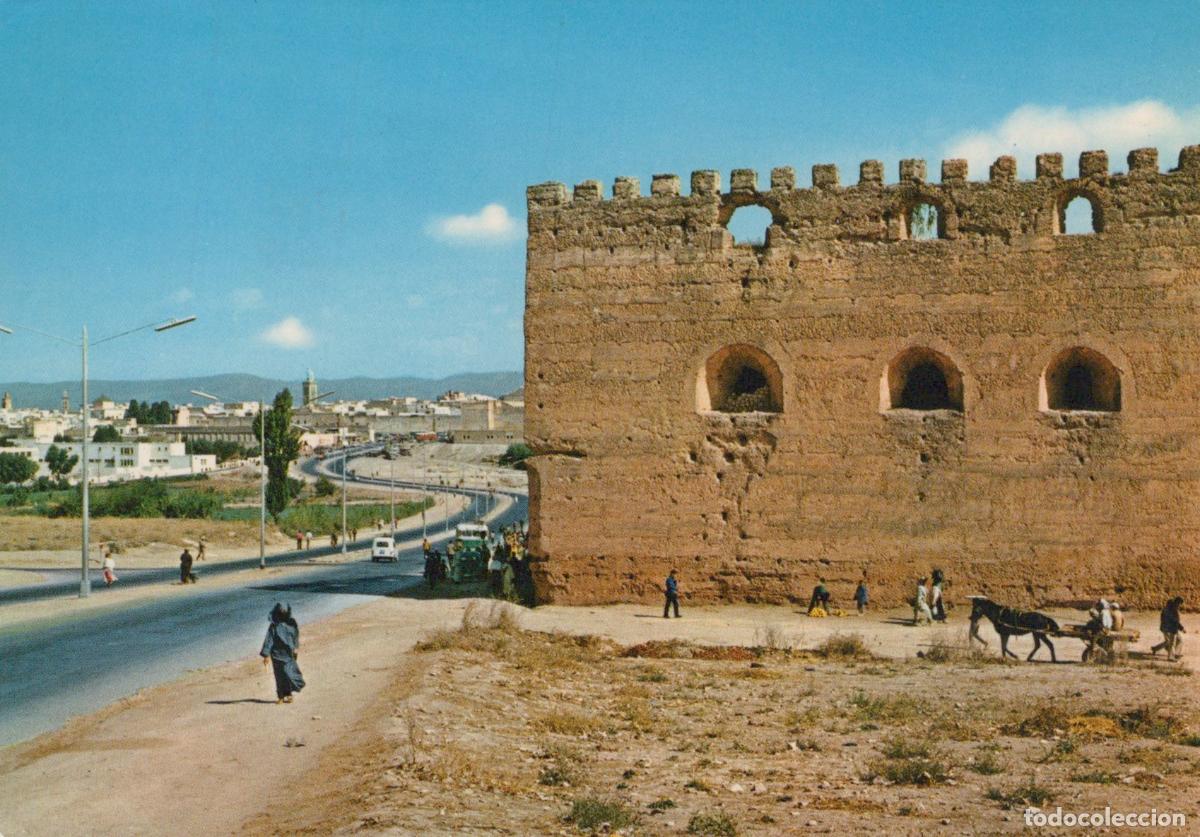 Postales: Morocco Meknes Ancient City Walls and Roadside Scene 1980s *YAM525
