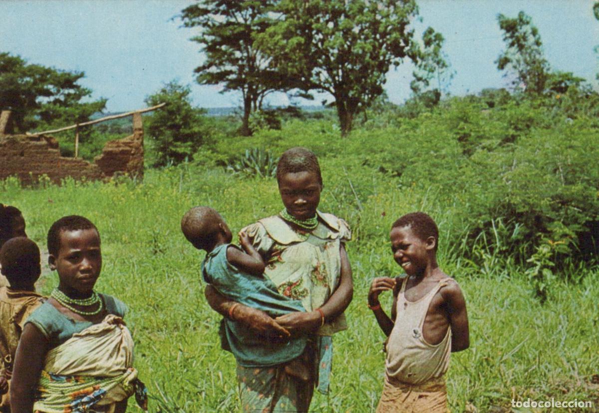 Postales: Malawi Young Mothers and Children in Rural Landscape Africa Unposted *YAM673