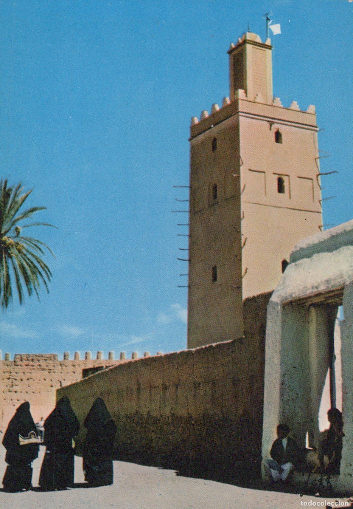 Postales: Morocco Tiznit The Mosque At With People in Traditional Dress Unposted *YAS585