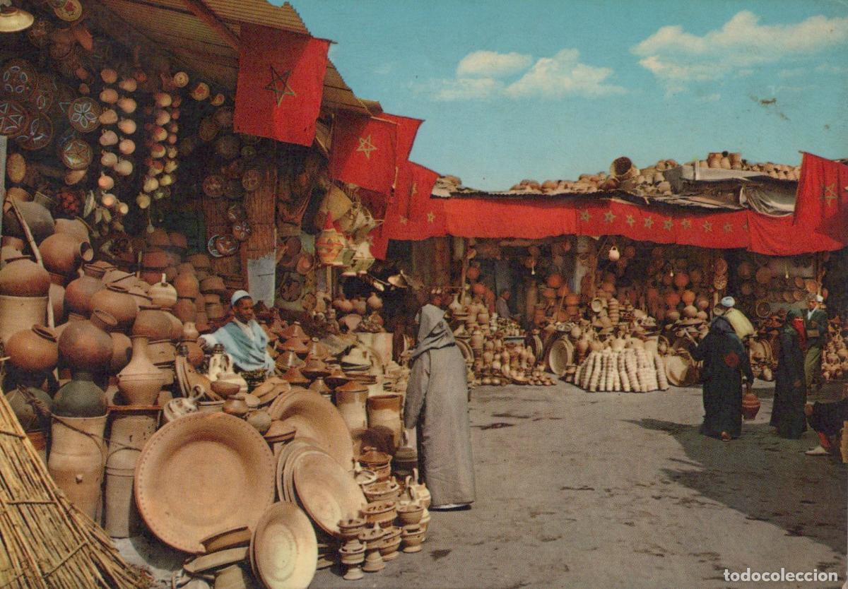 Postales: Morocco Marrakech Pottery Market With Moroccan Flags and Local People *YAS827