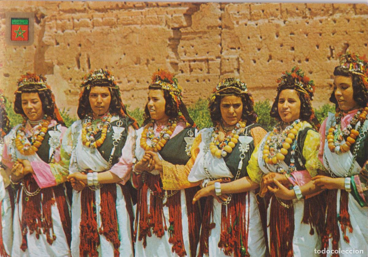 Postales: MARRUECOS T&Iacute;PICO, JOVENES ATAVIADAS T&Iacute;PICAMENTE - KOMAROC N&ordm;88 - S/C