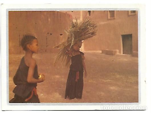 Postales: JEUNE FILLE AU FAGOT VILLAGE DU SUD.- MARRUECOS