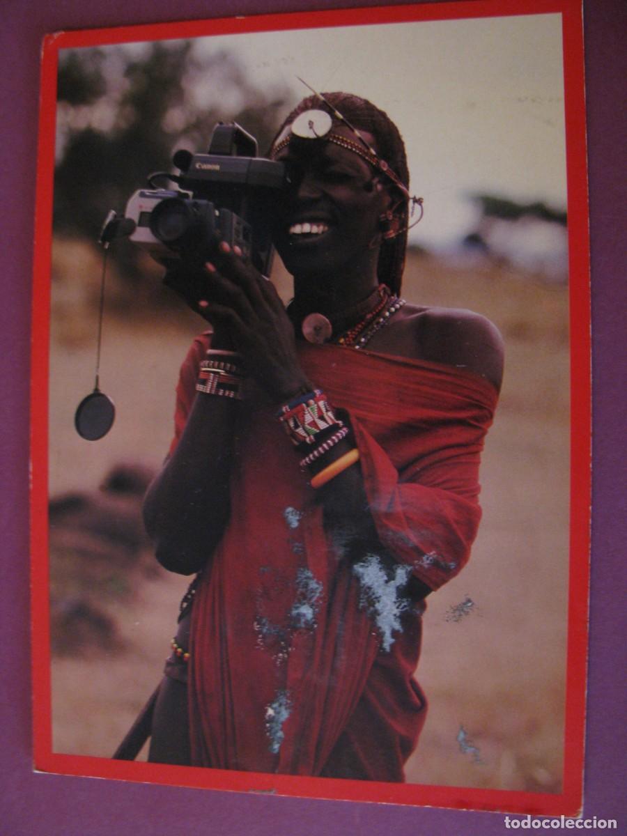 Postkarten: POSTAL DE KENIA. GUERRERO MASAI CON VIDEOCAMARA. TIENE DESPERFECTOS